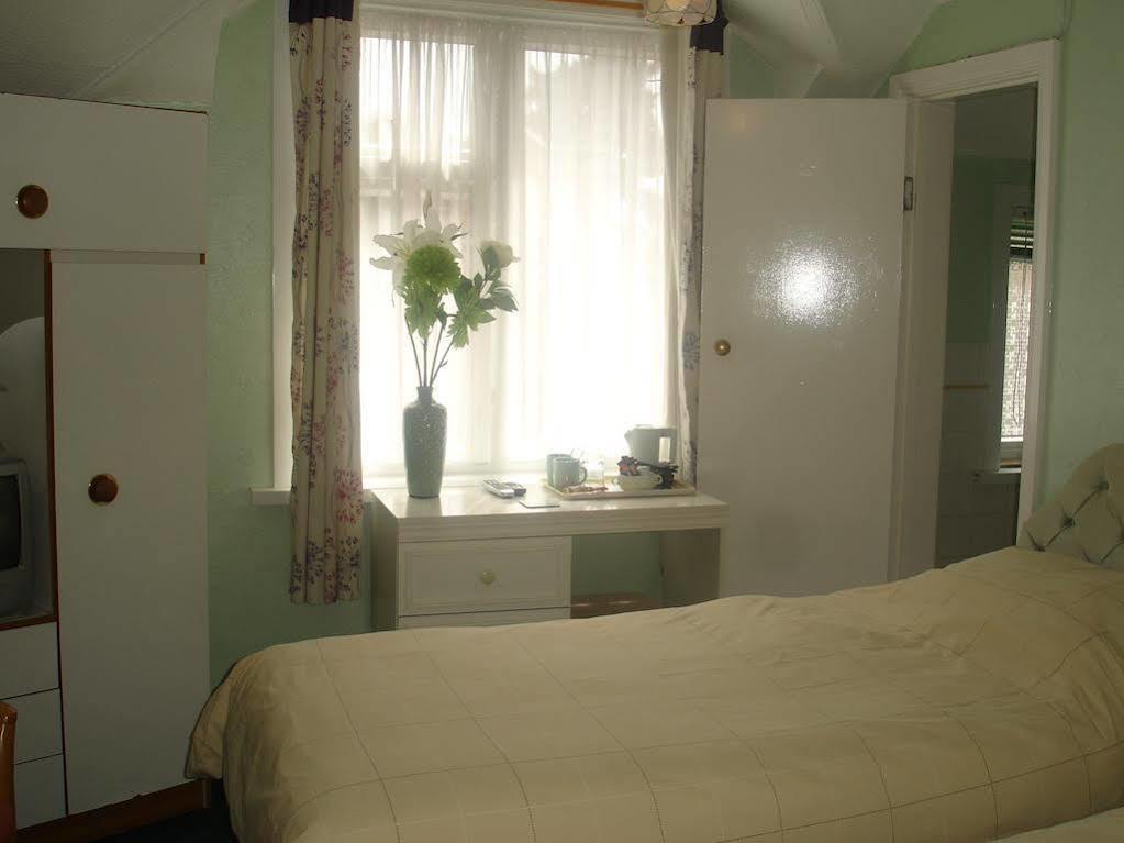Lea Hurst B & B Bournemouth Ngoại thất bức ảnh